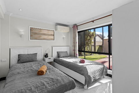 Luxury Living 2B2B In Southern Brisbane Parking - Accommodation Sunshine Coast 3