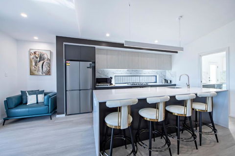 Luxury On Oxford - Contemporary Style, Sleeps 8 - Accommodation Sunshine Coast 1