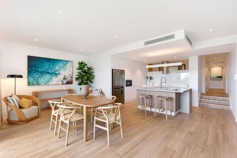Luxury Seaside Living, Sunshine Beach - Accommodation Sunshine Coast 3