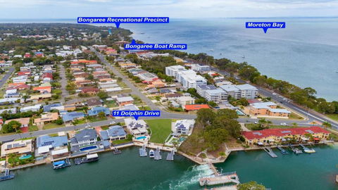 Luxury Waterfront Family Entertainer On Dolphin - Accommodation Sunshine Coast 2