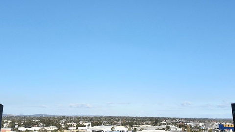 M-city Apartment - Executive Twin King Ensuites - Fully Equipped - Free Parking, Fast Wifi, Smart TV, Netflix, Complementary Drinks & Amenities - M-city Shopping Centre Clayton 3168 - Accommodation Sunshine Coast 1