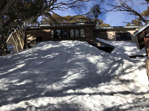 MAGNIFICENT SKIING ON MOUNT BULLER - Accommodation Sunshine Coast 1