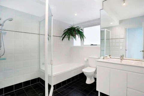 MAN29 - Beautiful 2 BR Apartment Manly Wharf Views - Accommodation Sunshine Coast 3