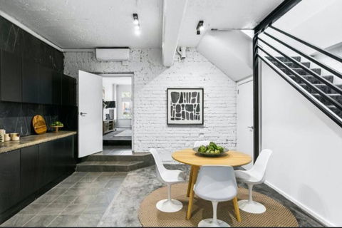 MANHATTAN STYLE 3 STORY LUXURY IN ST PETERS - Accommodation Sunshine Coast 1