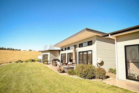 Luxury Modern Farm Stay Home In Southern Highlands - Accommodation Sunshine Coast 1