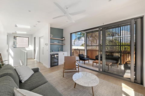 Luxury Retreat New Villa 17, Hastings St - Accommodation Sunshine Coast 1