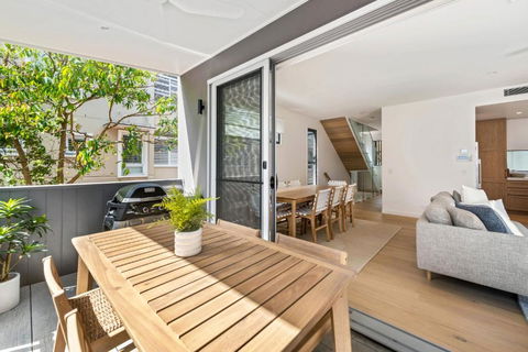 Luxury Retreat New Villa 17, Hastings St - Accommodation Sunshine Coast 2