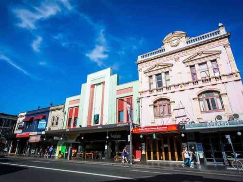 Modern 2 Bedroom Warehouse Conversion - Accommodation Sunshine Coast 1