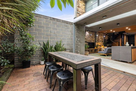 Modern & Stylish 3BR In Redfern - Accommodation Sunshine Coast 3