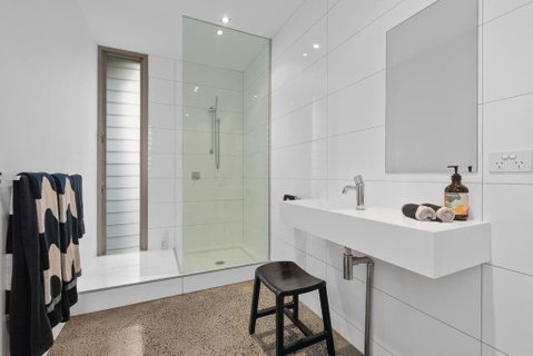 Modern Studio With Sweeping Views - Accommodation Sunshine Coast 1