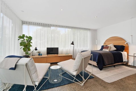 Modern Studio With Sweeping Views - Accommodation Sunshine Coast 2
