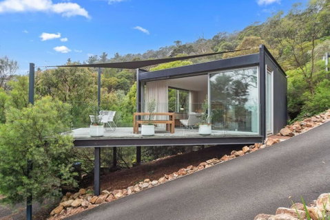 Modern Studio With Sweeping Views - Accommodation Sunshine Coast 3