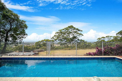 Moondyne Estate Exclusive & Pet Friendly Hilltop Retreat - Accommodation Sunshine Coast 0