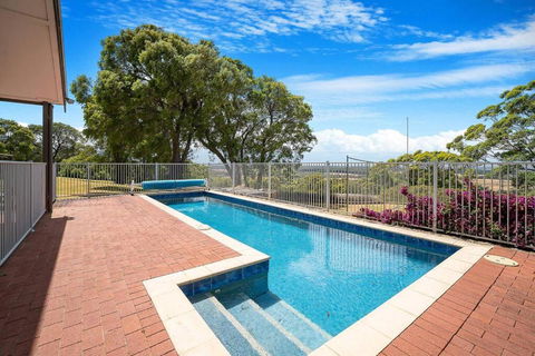 Moondyne Estate Exclusive & Pet Friendly Hilltop Retreat - Accommodation Sunshine Coast 1