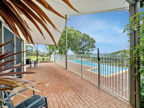 Moondyne Estate Exclusive & Pet Friendly Hilltop Retreat - Accommodation Sunshine Coast 2