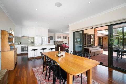 Moondyne Estate Exclusive & Pet Friendly Hilltop Retreat - Accommodation Sunshine Coast 3