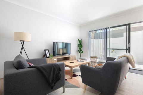 Modern Cozy - Accommodation Sunshine Coast 2
