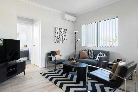 Minimalist Exec 2bdr Near River - Accommodation Sunshine Coast 2