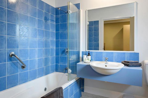 Motel Strahan - Accommodation Sunshine Coast 3