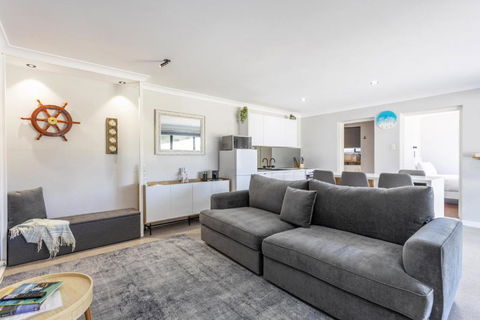 Nautical Nook - EXECUTIVE ESCAPES - Accommodation Sunshine Coast 2