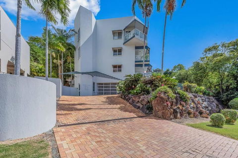 NEW! 2BR Whitsundays Oasis W/ Ocean Views - Accommodation Sunshine Coast 3