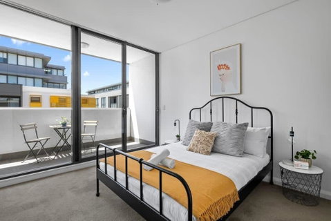 NEW 3BR Apt In Kingsgrove Sleeps 7 - Accommodation Sunshine Coast 0