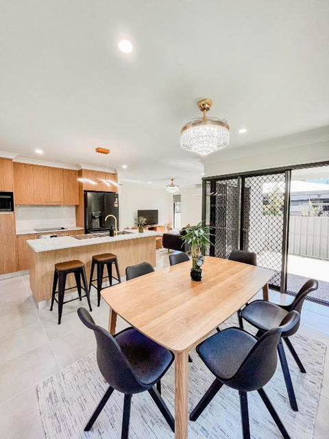 New Home Close To Airport Hospital Coles & Resto - Accommodation Sunshine Coast 3
