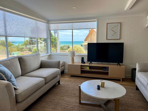 NEW Magpie Sands - 3 Bedroom Home - Downstairs Only, 1 Min Walk To Aldinga Beach - Accommodation Sunshine Coast 2