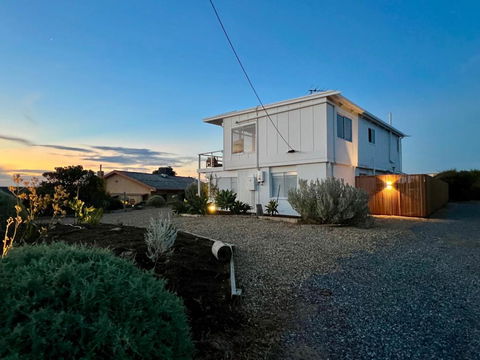 NEW Magpie Sands - 3 Bedroom Home - Downstairs Only, 1 Min Walk To Aldinga Beach - Accommodation Sunshine Coast 1