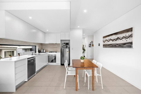 New Modern 2BR 2baths Apt In Homebush Sleeps 6 - Accommodation Sunshine Coast 3