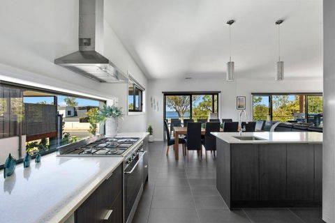 NEW - Sunrise Waters Holiday House - Accommodation Sunshine Coast 1