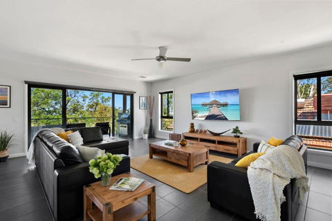 NEW - Sunrise Waters Holiday House - Accommodation Sunshine Coast 2