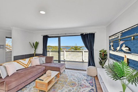 New Property Seabreeze Bungalow - Lakeview Sunset Delight At Sunshine On Lake Macquarie - Accommodation Sunshine Coast 2