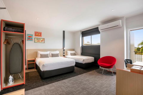 Nightcap At Camp Hill Hotel - Accommodation Sunshine Coast 1