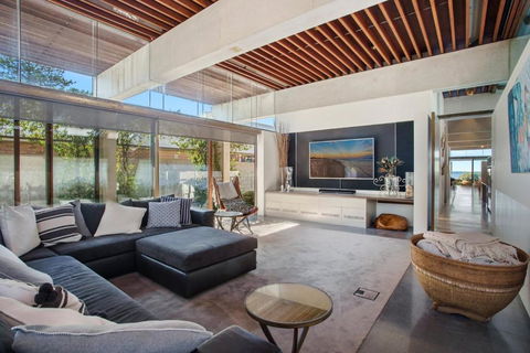 Newport Elegance Absolute Beachfront - Accommodation Sunshine Coast 2