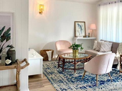 Noraville Hamptons Style Beach House - Accommodation Sunshine Coast 0