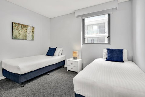 North Sydney Large Two Bedroom MIL2252402 - Accommodation Sunshine Coast 3