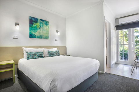 Nightcap At Skyways Hotel - Accommodation Sunshine Coast 0