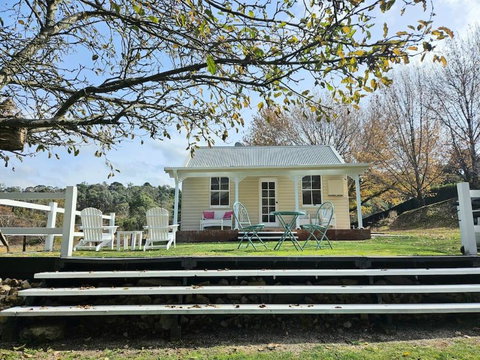 Old Oak Tree Cottage - Accommodation Sunshine Coast 0