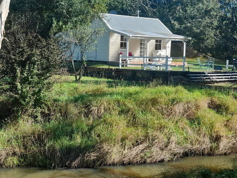 Old Oak Tree Cottage - Accommodation Sunshine Coast 2