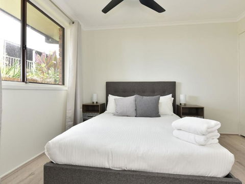 On The Lake At Fishing Point - Accommodation Sunshine Coast 3