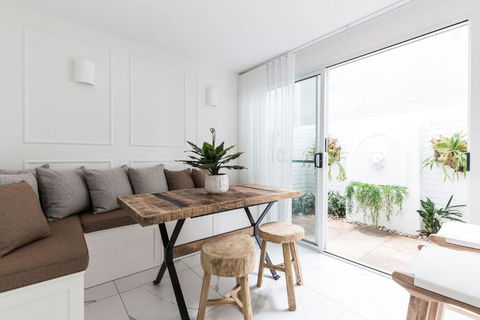 One Marola Is Stylish Privacy In Paradise - Accommodation Sunshine Coast 3