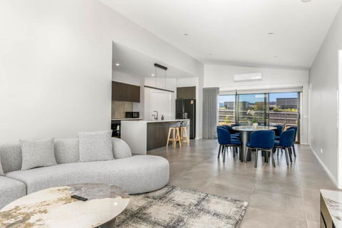 Opulence Cove - Accommodation Sunshine Coast 0