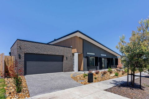 Opulence Cove - Accommodation Sunshine Coast 1