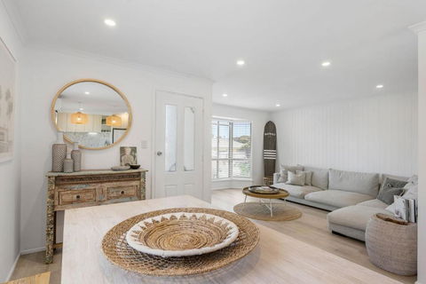 Our Little White House -74 Padman Crescent, Middleton - Accommodation Sunshine Coast 2