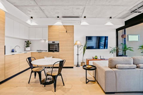 Ovation - New Footscray Apt W Parking & Pool - Accommodation Sunshine Coast 2