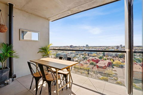 Ovation - New Footscray Apt W Parking & Pool - Accommodation Sunshine Coast 3