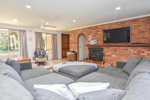Ovens Valley Retreat - Accommodation Sunshine Coast 3