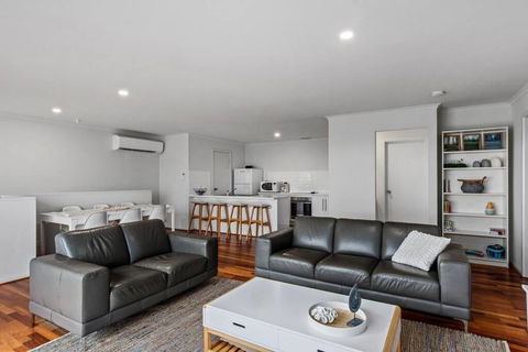 One Merino Panoramic Beach House Modern Sleeps 10 - Accommodation Sunshine Coast 2