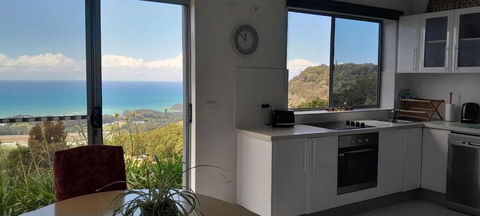 ON TOP Of THE WORLD Garden Studio - Accommodation Sunshine Coast 3